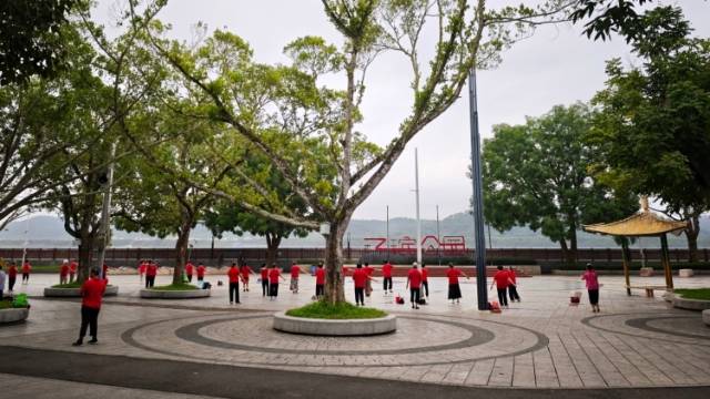 特写｜超警洪峰过境下的封开：一道防洪堤，守护一座城