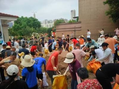 洪峰过境广西贵港背后：一场洪涝灾害里的物业“硬仗”