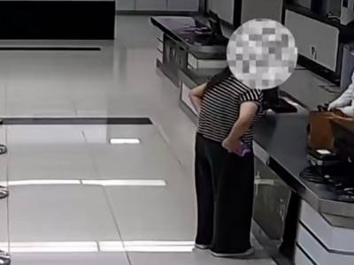 女子内衣藏龟进境，被深圳海关查获！