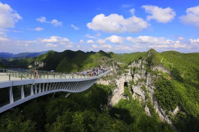 △大石围天坑群景区的云海天舟。图/乐业县文化体育广电和旅游局 △大石围天坑群景区的云海天舟。图/乐业县文化体育广电和旅游局