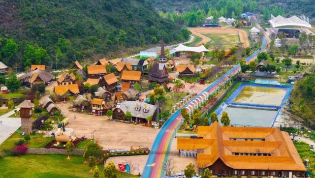 △德保矮马王国。图/覃蔚峰 △德保矮马王国。图/覃蔚峰