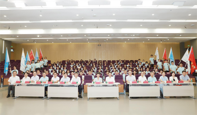 广东第二师范学院举行学校青年大学生“百千万工程”突击队村史编撰专项团队出征仪式。