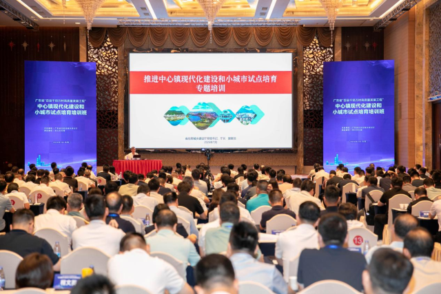 省住房城乡建设厅主要负责同志围绕推进中心镇现代化建设和小城市试点培育进行专题辅导。 省住房城乡建设厅主要负责同志围绕推进中心镇现代化建设和小城市试点培育进行专题辅导。