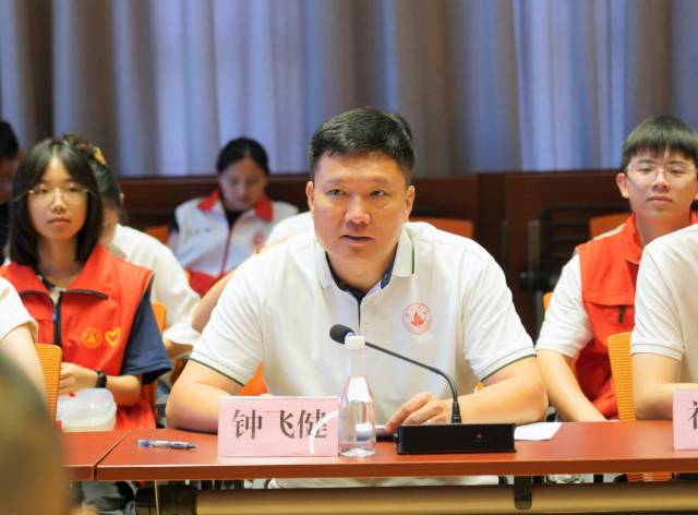 佛山大学党委副书记钟飞健发言。 佛山大学党委副书记钟飞健发言。