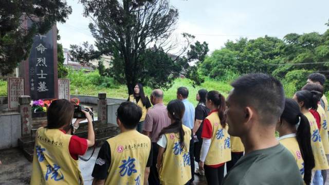 师生实地勘察，规划红色研学动线。