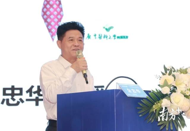 广东医科大学附属医院肿瘤中心主任余忠华致辞。