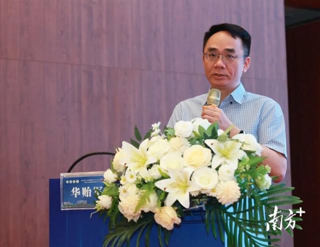 中山大学肿瘤防治中心华贻军教授讲课。