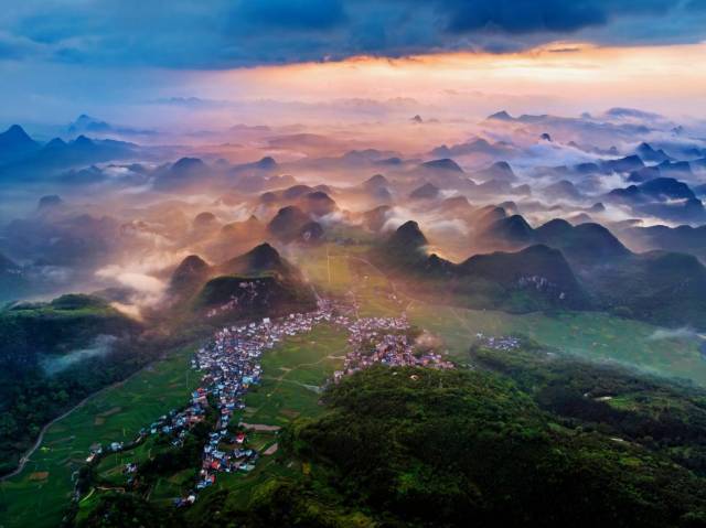 盘鹃《油岭新村的早晨》 盘鹃《油岭新村的早晨》