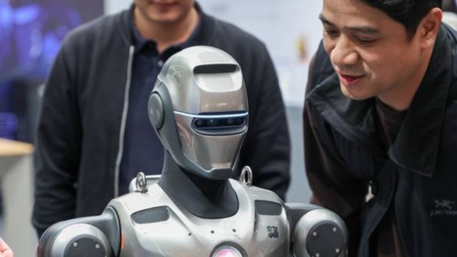 第五集嘉宾大揭秘：他造出了“最能打”的机器人
