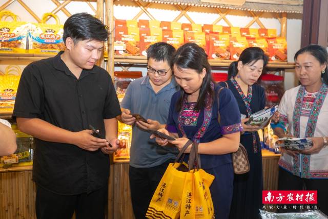 三江农特产品企业调研湛江市金华金钩饼业有限公司，现场交流对接