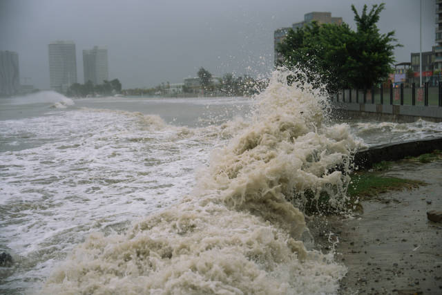 台风前瞻 | “红霞”直扑惠州惠东:风大雨急,双重考验来了