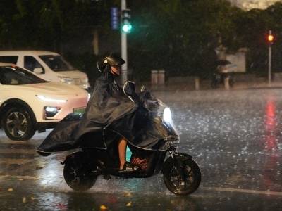 台风“红霞”已停编，第13号台风“白海豚”生成｜持续更新