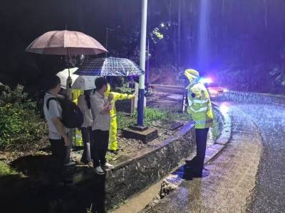 视频｜抗击台风“红霞”，惠州公安民辅警全力救援被困群众