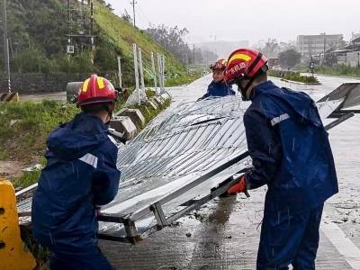 广东消防救援机动总队全力防抗台风“红霞”，筑牢生命安全防线