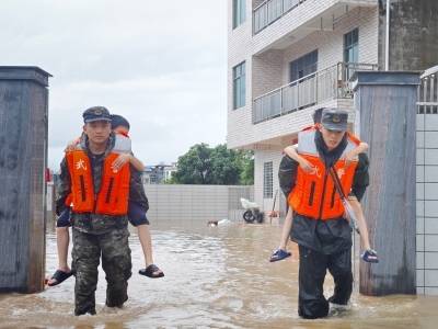 武警广东总队派出近百名官兵，持续投入抢险救援