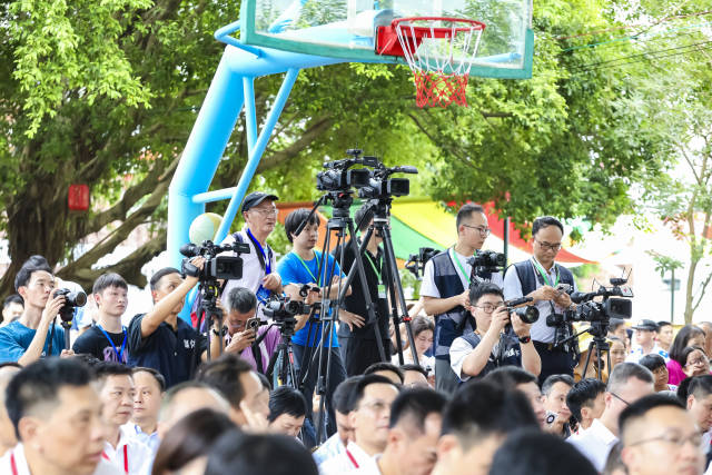 2025年9月28日,广东省庆祝2025年中国农民丰收节主会场活动在肇庆高要铁岗社区举行。媒体在场成为一道亮丽的风景线。(吴秒衡 摄) 2025年9月28日,广东省庆祝2025年中国农民丰收节主会场活动在肇庆高要铁岗社区举行。媒体在场成为一道亮丽的风景线。(吴秒衡 摄)