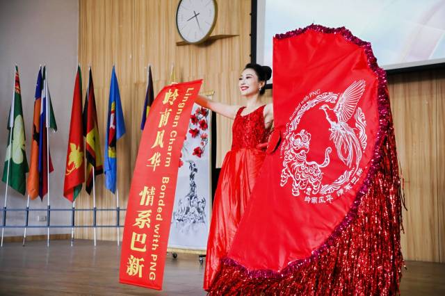 广东文化代表团带来精彩魔术表演。