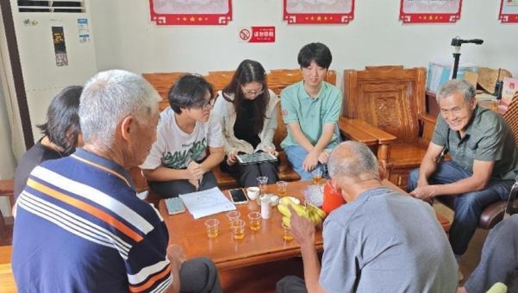 掘村史涓流书乡村历史！华农师生赴阳山开展《村民讲村史》系列读物编纂工作