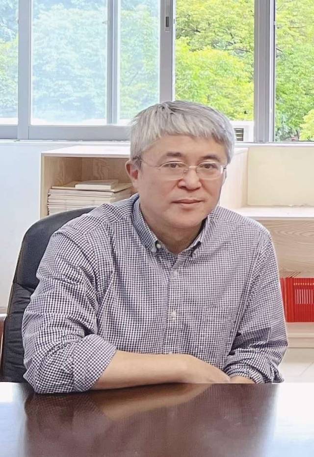 《村民讲村史》系列读物编撰工作专家委员会成员、华南师范大学经济与管理学院教授胡靖。 《村民讲村史》系列读物编撰工作专家委员会成员、华南师范大学经济与管理学院教授胡靖。