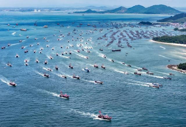 千帆竞发再现耕海壮景。 梁文栋 摄 千帆竞发再现耕海壮景。 梁文栋 摄