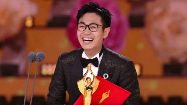 大鹏凭粤产电影《长安的荔枝》夺得第38届百花奖最佳导演