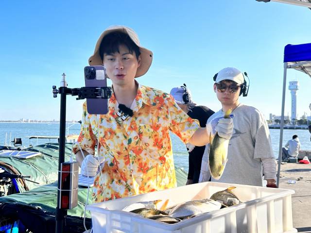 “东方甄选”曾在湛江开启海上直播，创下金鲳鱼销售额超600万元佳绩。