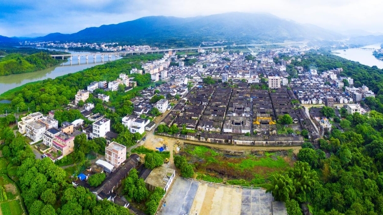 “村民讲村史”系列报道
