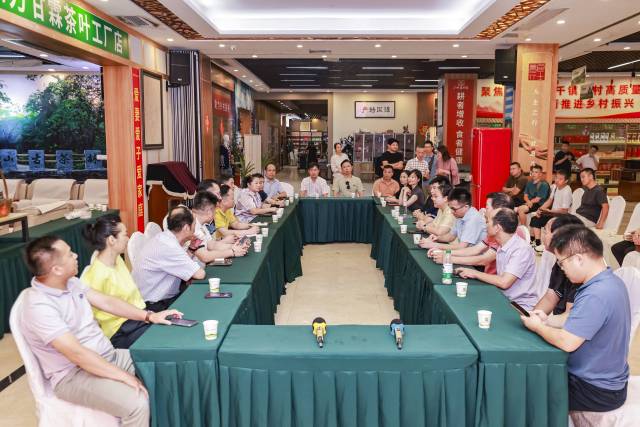 三江政企调研团走进中洲农会调研座谈。 三江政企调研团走进中洲农会调研座谈。