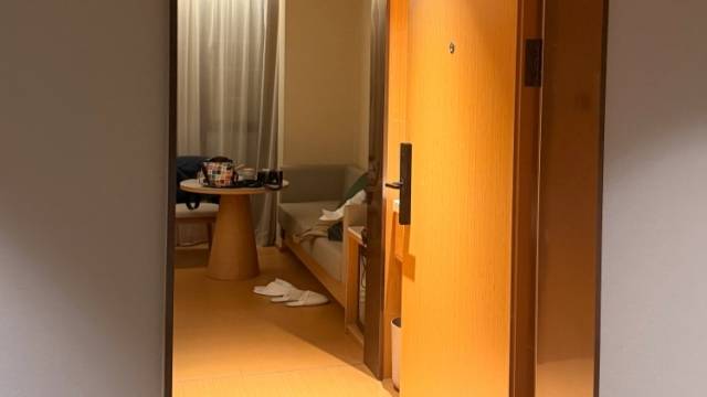 旅客称广州一全季酒店房门敞开超8小时，房内有约20万元财物，多方回应