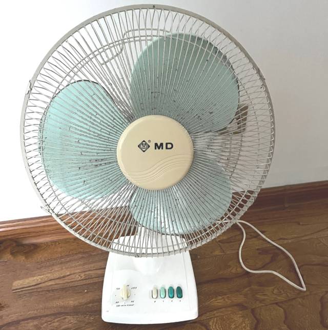 从推出新中国第一台全塑台扇,生产第一台全自动洗衣机,美的集团旗下的美的、小天鹅成为国民品牌,在众多中国家庭中扮演着重要角色。 从推出新中国第一台全塑台扇,生产第一台全自动洗衣机,美的集团旗下的美的、小天鹅成为国民品牌,在众多中国家庭中扮演着重要角色。