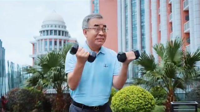 日行两万步，一个闲不住的胸外科主任｜老兵脱口秀