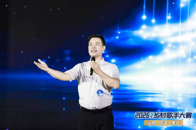 杨永生带来《最美的歌儿唱给妈妈》。 杨永生带来《最美的歌儿唱给妈妈》。
