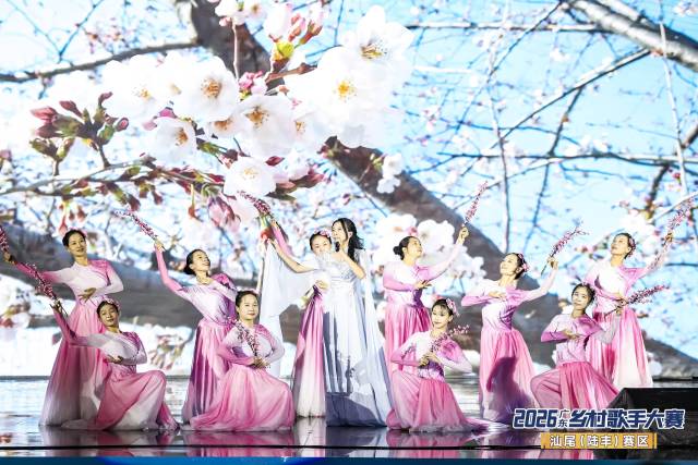 陆丰市文化馆带来节目《卜算子・咏梅》。 陆丰市文化馆带来节目《卜算子・咏梅》。
