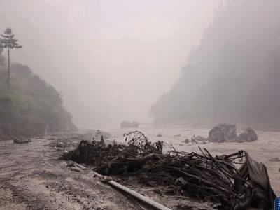 吉隆泥石流24小时：峡谷洪流突袭，救援力量昼夜鏖战