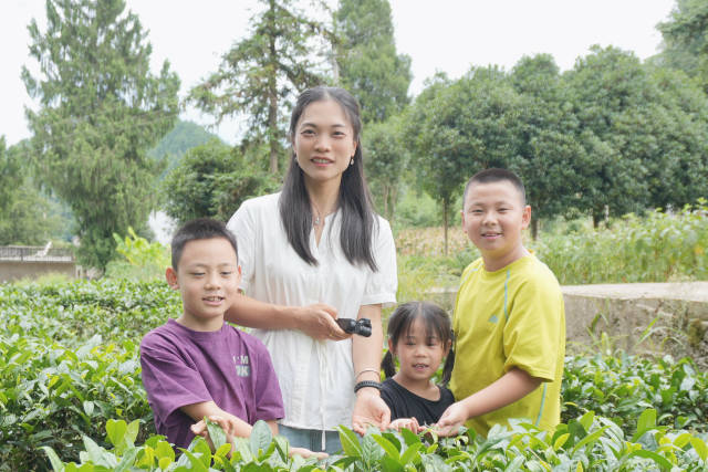 湄潭县复兴镇七里坝村驻村第一书记张丽 湄潭县复兴镇七里坝村驻村第一书记张丽
