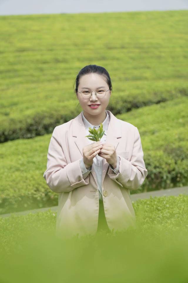 湄潭县抄乐镇沙塘村驻村第一书记杜富佳 湄潭县抄乐镇沙塘村驻村第一书记杜富佳