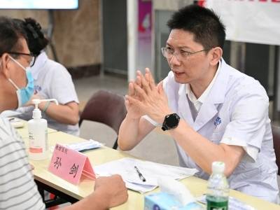 省级专家云浮义诊，守护群众肝脏健康