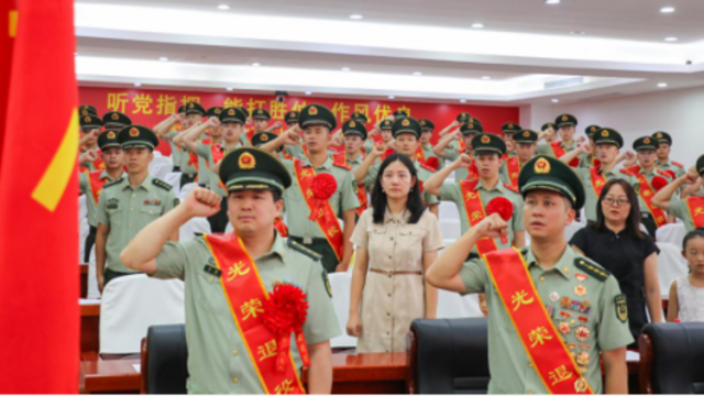 绶带红花、家属见证，广州武警40名退役官兵踏上新征程