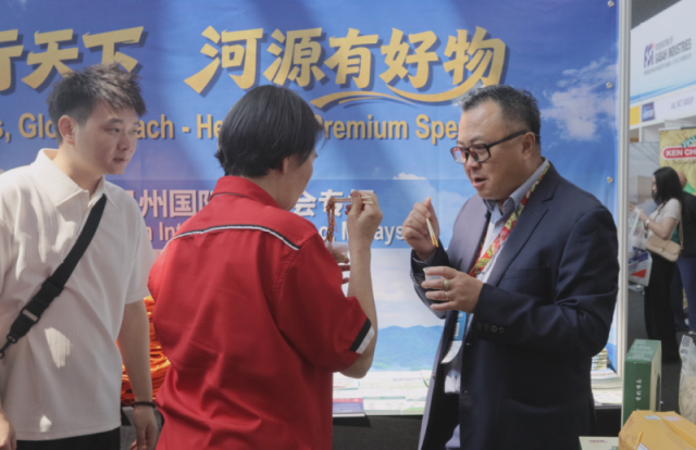 客商现场试吃河源米粉