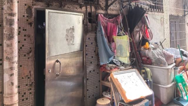 探访“梅姨”藏匿落网地：深处城中村内，和“儿子”租住10平米单间