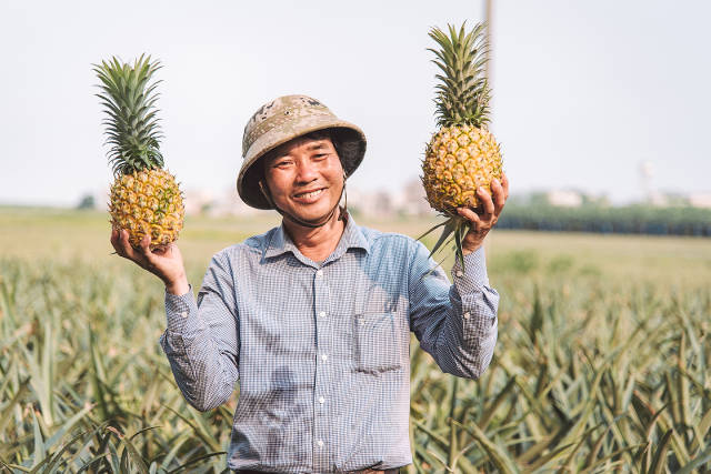 果农丰收的喜悦。 果农丰收的喜悦。