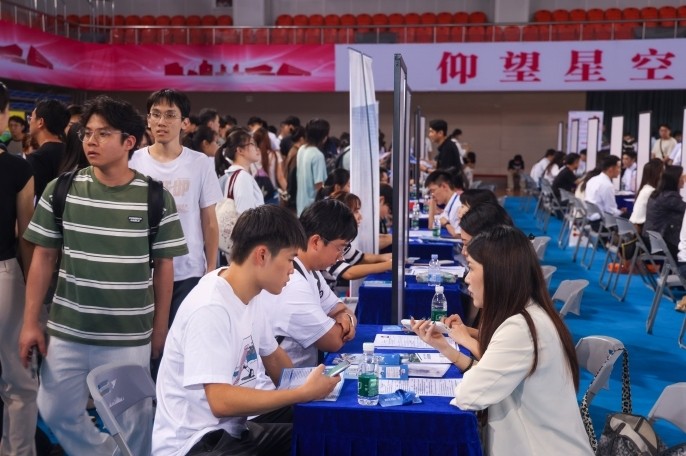 三地同步启幕，未来一周内广东奔赴7省市55所高校招聘
