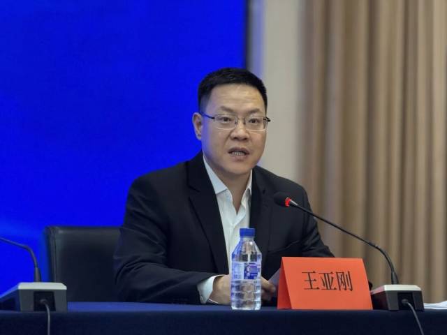 天津市商务局党组成员、副局长王亚刚介绍天津市一系列促消费活动，以及服务保障本届展会的具体举措