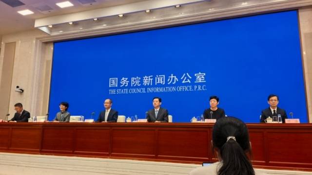 中国外贸中心答南方+：广交会超21万采购商预登记，专业采购商占比近八成