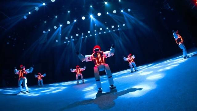机器人登台说相声、打碟、秀功夫！“机器人剧场”在宝安首演