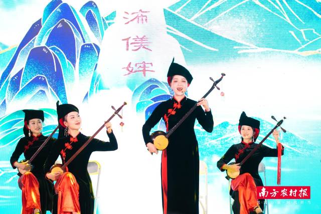 龙州壮族经典天琴曲目《放雁》、《唱天谣》表演。 龙州壮族经典天琴曲目《放雁》、《唱天谣》表演。