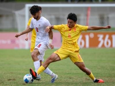 中国男足亚运队0比0战平伊朗队，广州籍门将李昊稳守球门