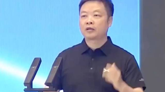 何小鹏：人形机器人明年将大规模走向社会