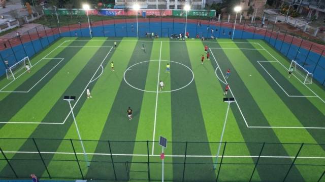 工作队修建1.3万多平方米的体育公园。受访者供图 工作队修建1.3万多平方米的体育公园。受访者供图