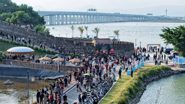“非遗虎狮展”亮相古炮台,现场盛况空前。受访者供图 “非遗虎狮展”亮相古炮台,现场盛况空前。受访者供图